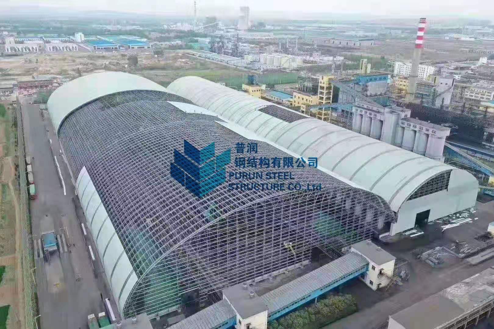 Space frame industrial duplex coal storage shed project. The total length is 700 meters, the total span is 188 meters, the total height is 57 meters, the construction time is 90 days, and the construction personnel are 37 people. 