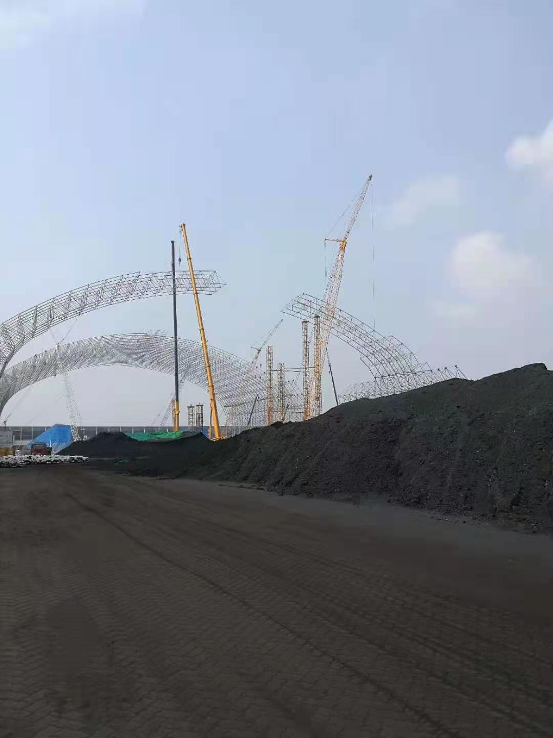Space frame industrial duplex coal storage shed project. The total length is 700 meters, the total span is 188 meters, the total height is 57 meters, the construction time is 90 days, and the construction personnel are 37 people. 